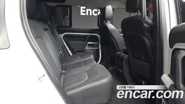 Land Rover Defender (L663) 110 D250 SE 2023 — фото 12