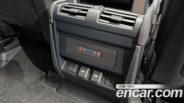 Land Rover Defender (L663) 110 D250 SE 2023 — фото 19