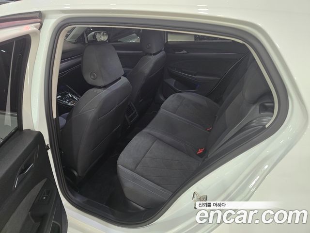 Volkswagen Golf (VIII) 2.0 TDI Prestige 2023 — фото 18