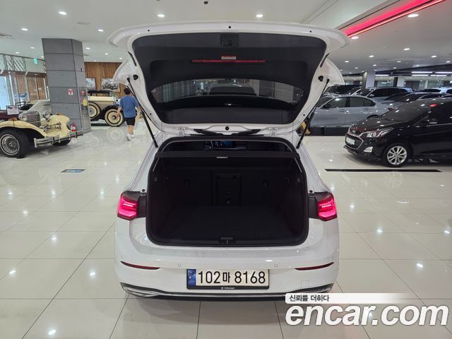 Volkswagen Golf (VIII) 2.0 TDI Prestige 2023 — фото 22