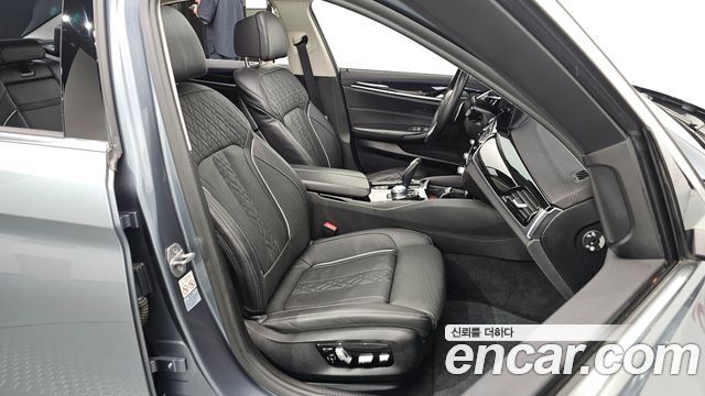 BMW 5 Series (G30) 520d xDrive Luxury Plus 2019 — фото 16