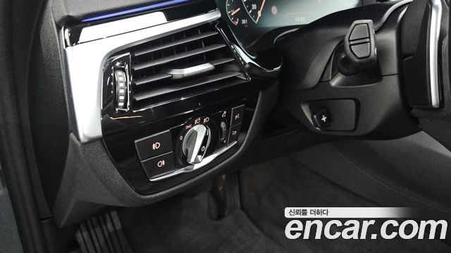BMW 5 Series (G30) 520d xDrive Luxury Plus 2019 — фото 21
