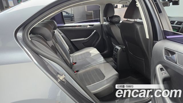 Volkswagen Jetta 2.0 TDI BlueMotion 6th 2015 — фото 11