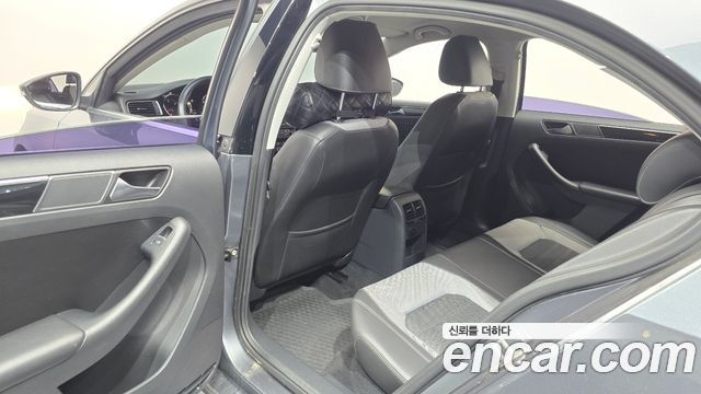 Volkswagen Jetta 2.0 TDI BlueMotion 6th 2015 — фото 12