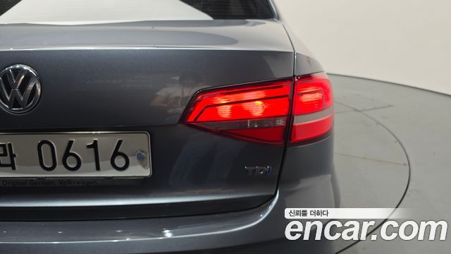 Volkswagen Jetta 2.0 TDI BlueMotion 6th 2015 — фото 23