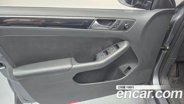 Volkswagen Jetta 2.0 TDI BlueMotion 6th 2015 — фото 24
