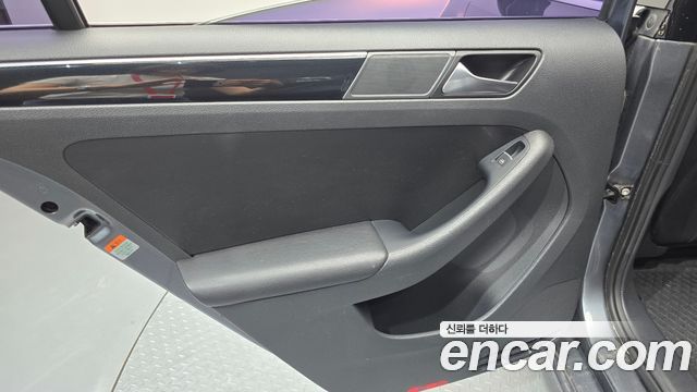 Volkswagen Jetta 2.0 TDI BlueMotion 6th 2015 — фото 25