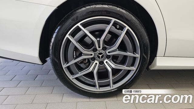 Mercedes-Benz E-Class (W213) E220d 4MATIC AMG Line 2023 — фото 5