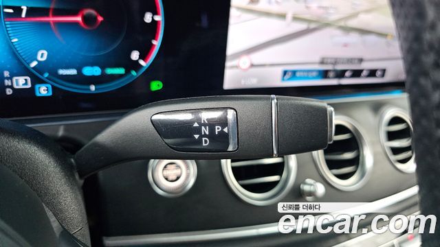 Mercedes-Benz E-Class (W213) E220d 4MATIC AMG Line 2023 — фото 9