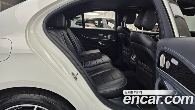 Mercedes-Benz E-Class (W213) E220d 4MATIC AMG Line 2023 — фото 12