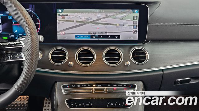 Mercedes-Benz E-Class (W213) E220d 4MATIC AMG Line 2023 — фото 14