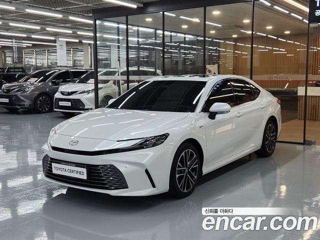 Toyota Camry (XV80) 2.5 XLE Hybrid 2025 — фото 1