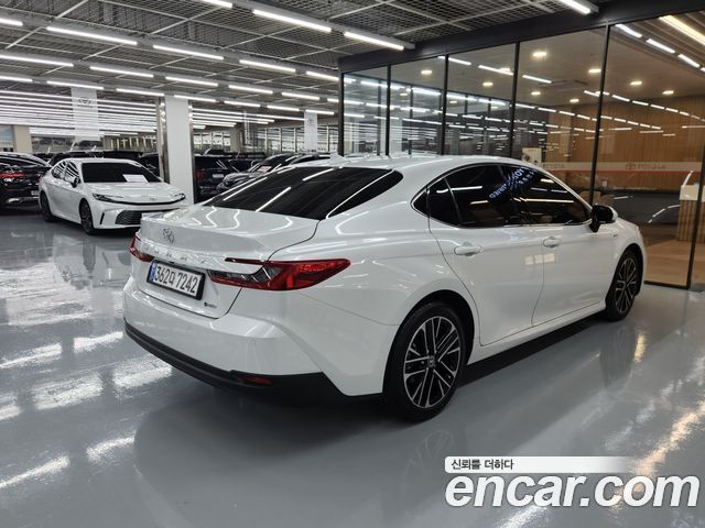 Toyota Camry (XV80) 2.5 XLE Hybrid 2025 — фото 2