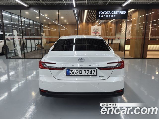 Toyota Camry (XV80) 2.5 XLE Hybrid 2025 — фото 4