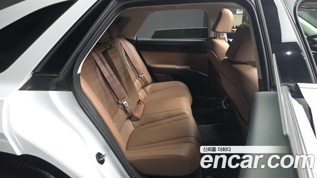 Hyundai Grandeur (GN7) 2,5 Gasoline 2WD Premium 2023 — фото 11