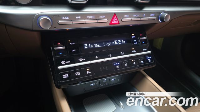 Hyundai Grandeur (GN7) 2,5 Gasoline 2WD Premium 2023 — фото 18
