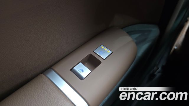 Hyundai Grandeur (GN7) 2,5 Gasoline 2WD Premium 2023 — фото 19