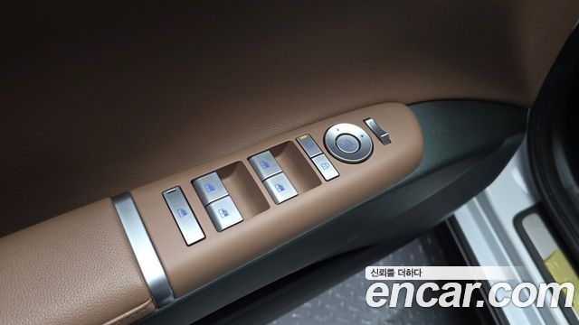 Hyundai Grandeur (GN7) 2,5 Gasoline 2WD Premium 2023 — фото 28