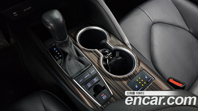 Toyota Camry (XV70) 2.5 XLE Hybrid 2018 — фото 9
