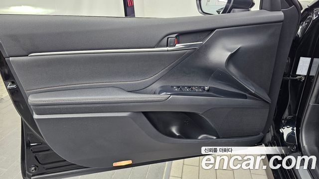 Toyota Camry (XV70) 2.5 XLE Hybrid 2018 — фото 24