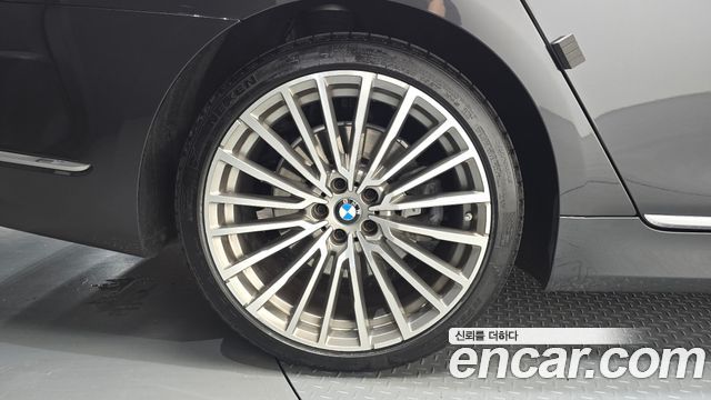 BMW 7 Series (G11) 740Li xDrive Design Pure Excellence 2020 — фото 5
