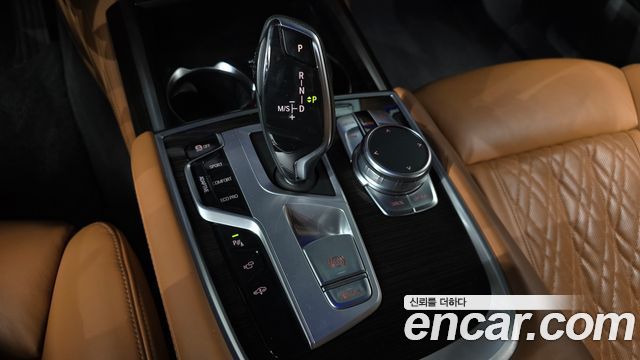 BMW 7 Series (G11) 740Li xDrive Design Pure Excellence 2020 — фото 9