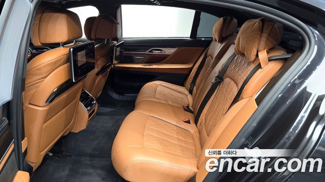 BMW 7 Series (G11) 740Li xDrive Design Pure Excellence 2020 — фото 11