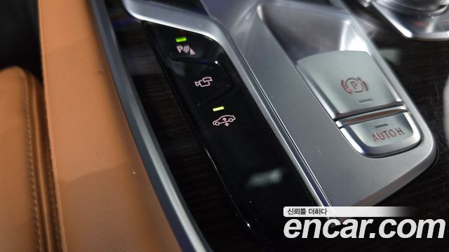 BMW 7 Series (G11) 740Li xDrive Design Pure Excellence 2020 — фото 12