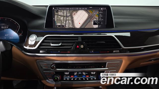 BMW 7 Series (G11) 740Li xDrive Design Pure Excellence 2020 — фото 13