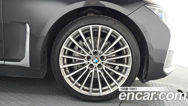 BMW 7 Series (G11) 740Li xDrive Design Pure Excellence 2020 — фото 21