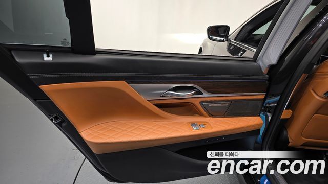 BMW 7 Series (G11) 740Li xDrive Design Pure Excellence 2020 — фото 25