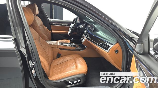 BMW 7 Series (G11) 740Li xDrive Design Pure Excellence 2020 — фото 26