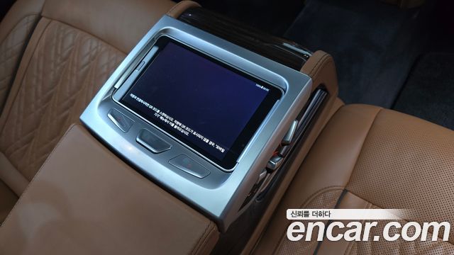 BMW 7 Series (G11) 740Li xDrive Design Pure Excellence 2020 — фото 36