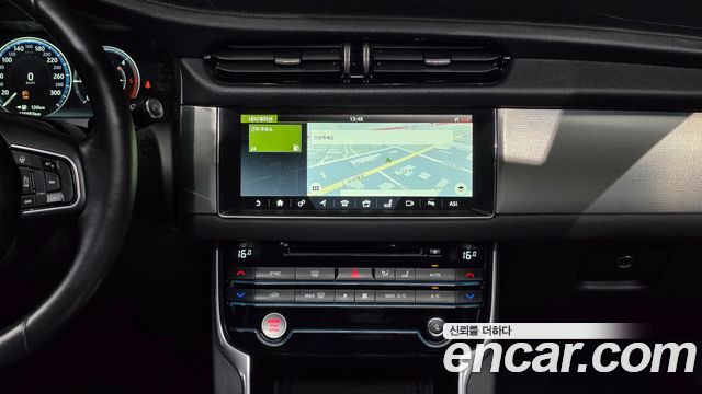 Jaguar XF (X260) 20d Prestige AWD 2017 — фото 20