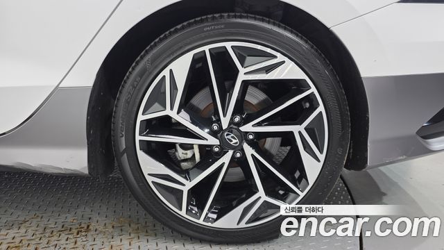 Hyundai Ioniq 6 Long Range Exclusive + 2023 — фото 21