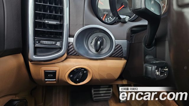 Porsche Cayenne 4.8 S 958 2013 — фото 17