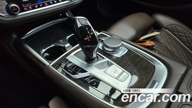 BMW 7 Series (G11) 740Li xDrive Design Pure Excellence 2020 — фото 9