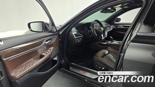 BMW 7 Series (G11) 740Li xDrive Design Pure Excellence 2020 — фото 10