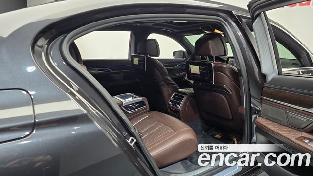 BMW 7 Series (G11) 740Li xDrive Design Pure Excellence 2020 — фото 15
