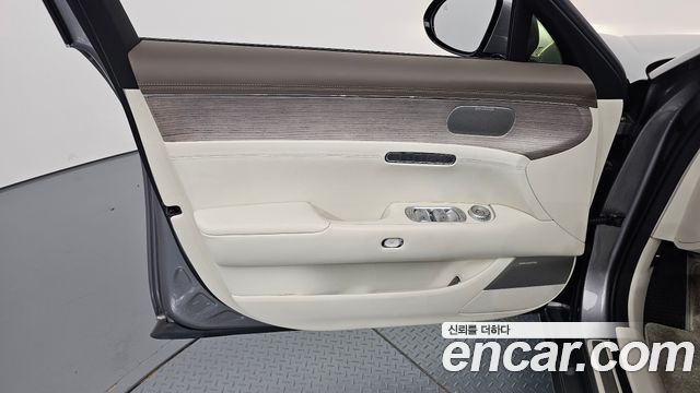 Genesis G90 (RS4) Gasoline 3.5 Turbo e-S/C AWD LWB 2023 — фото 24