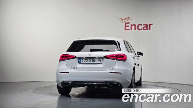 Mercedes-Benz A-Class (W177) A220 Hatchback 2022 — фото 4