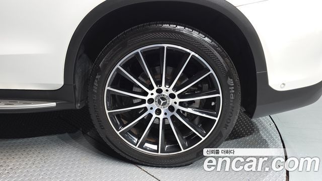 Mercedes-Benz GLC-Class (X253) GLC300 4MATIC AMG Line 2019 — фото 21