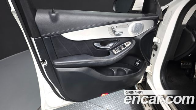 Mercedes-Benz GLC-Class (X253) GLC300 4MATIC AMG Line 2019 — фото 24