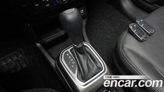 Jeep Renegade 2.4 Limited 2019 — фото 9