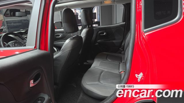 Jeep Renegade 2.4 Limited 2019 — фото 16