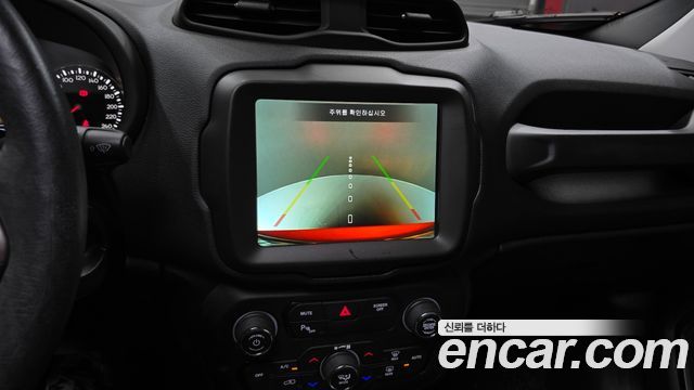 Jeep Renegade 2.4 Limited 2019 — фото 18