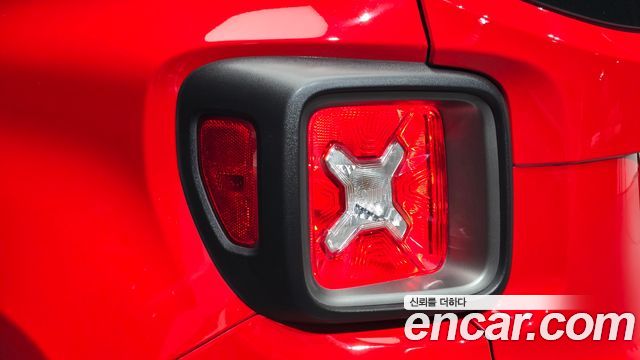 Jeep Renegade 2.4 Limited 2019 — фото 29