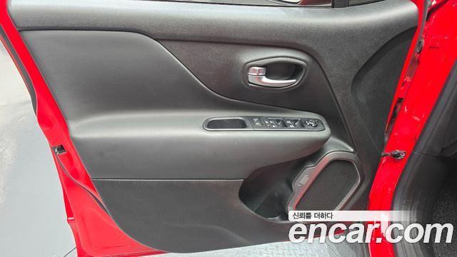Jeep Renegade 2.4 Limited 2019 — фото 30