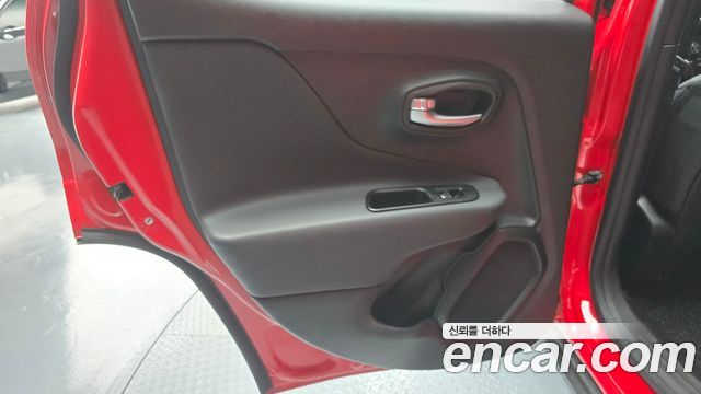 Jeep Renegade 2.4 Limited 2019 — фото 31