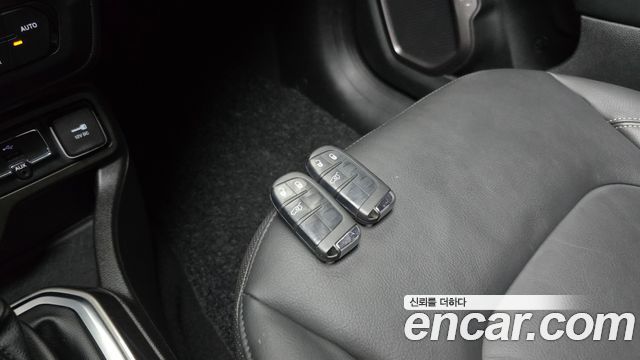 Jeep Renegade 2.4 Limited 2019 — фото 34